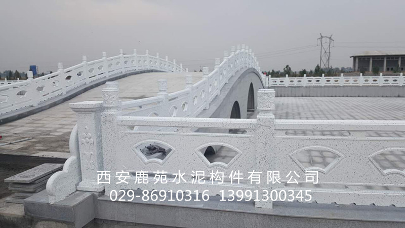 供应西安世博园九曲桥人工湖水泥仿木护栏