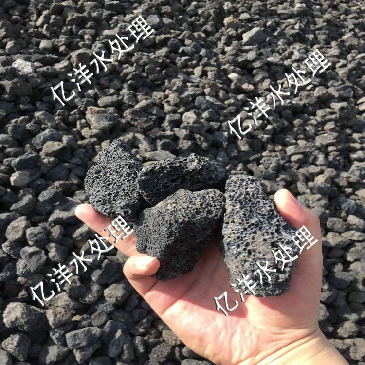 8-12mm污水处理站用火山岩生物挂膜滤料价格|火山岩厂家