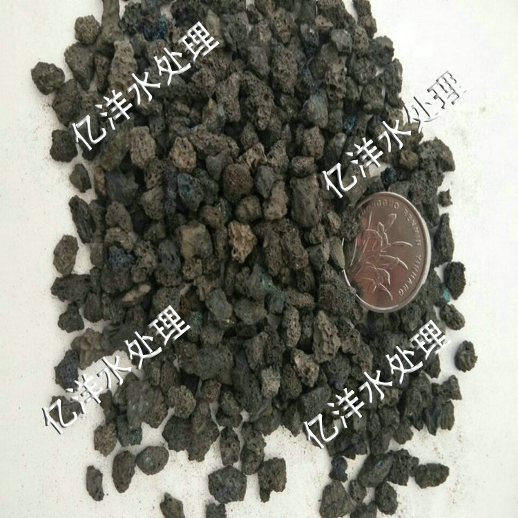 8-12mm污水处理站用火山岩生物挂膜滤料价格|火山岩厂家