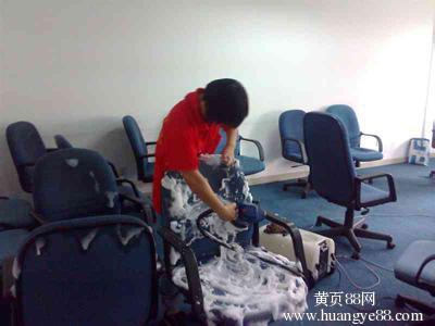 南京秦淮区雨花区周边提供酒吧清洗消毒学校擦玻璃室内清理清洗地毯沙发家政公司